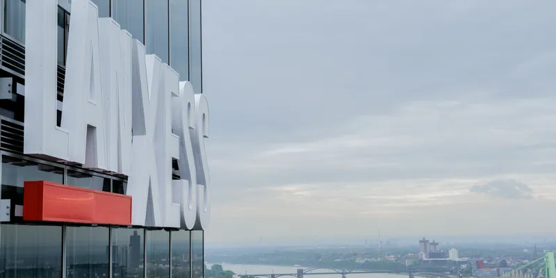 Advent HoldCo Declines to Acquire LANXESS Stake in ENVALIOR for 2026